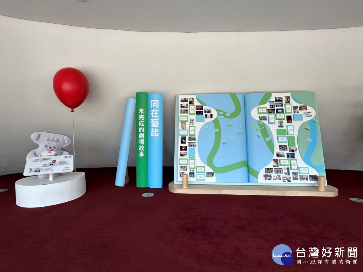 「時刻在藝起：NTT 10週年回顧展」邀民眾走進劇場，與歌劇院共同譜寫下一個10年篇章，展期即日起到11/1-二樓展區。(圖/生活中心)