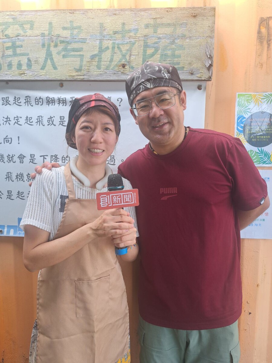 航空披薩美食均是由店長韓庚辰與林莉雅這對夫妻的巧手匠心，他們不只是將心巧手更是守護著職人精神。(影像由記者郭晉嘉拍攝)。