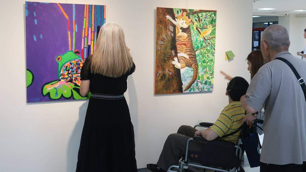 ▲由台灣身心障礙藝術發展協會主辦的「Inner Light|野光之地:光之藝廊原生藝術聯展」,自6月27日至7月8日於台中市大墩文化中心大墩藝廊(四)展出。(圖/記者林明佑翻攝)
