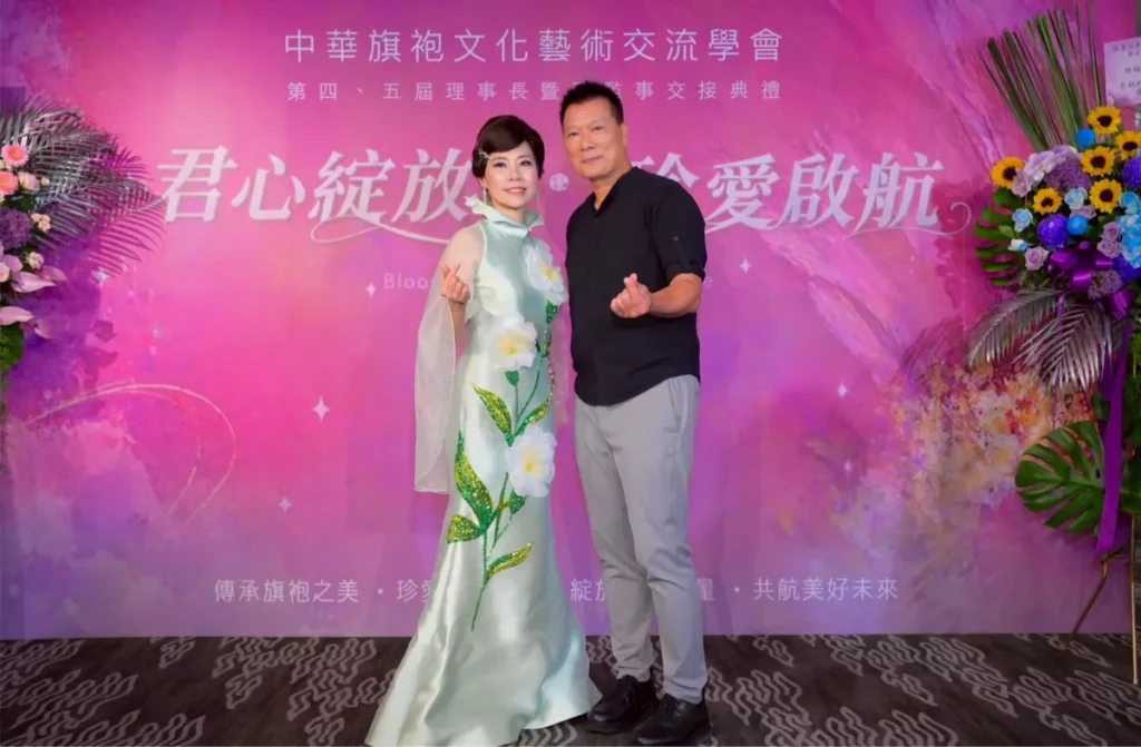  左起：第五屆理事長張秀珍 臺北市政府文化局局長蔡詩萍 見證學會理事長交接與「珍愛啟航」的重要時刻。（圖片提供：中華旗袍文化藝術交流學會）