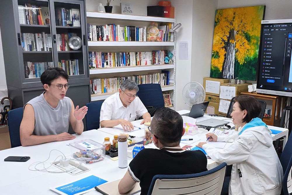 柯文哲、黃國昌力挺邱于珊 建議連結劉芩妤達資源共享「綜效」 244 柯文哲、黃國昌力挺邱于珊 建議連結劉芩妤達資源共享「綜效」 243