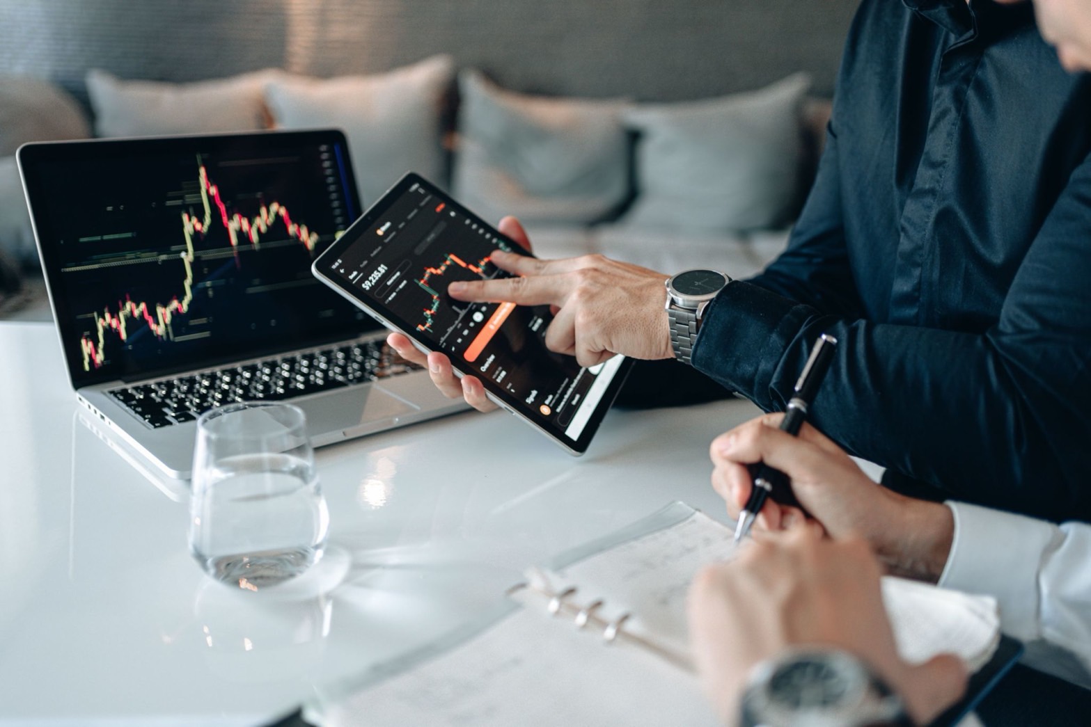 00407A 挑選強勢企業幫你打工 提前卡位最賺錢的台灣 AI 老大