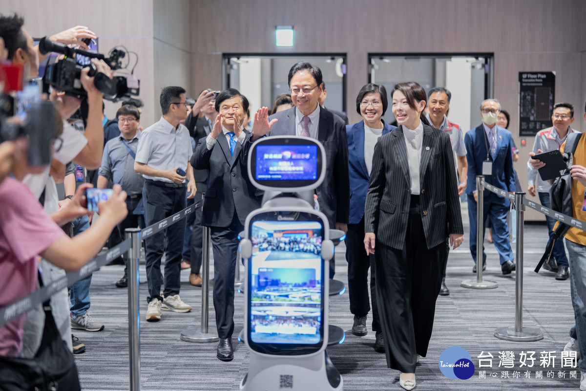 桃園市智慧產業學院成果發表暨財團法人成立記者會。<br /><br /> <br /><br />