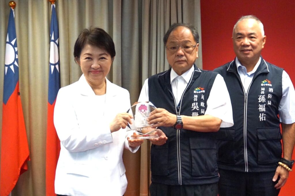 中市民政局勇奪希朵獎雙獎 《大川原夢之旅》見證尋根圓夢與性平改革 47 %E4%B8%BB%E7%85%A7 %E4%B8%AD%E5%B8%82%E6%B0%91%E6%94%BF%E5%B1%80%E5%8B%87%E5%A5%AA%E5%B8%8C%E6%9C%B5%E7%8D%8E%E9%9B%99%E7%8D%8E %E5%A4%A7%E5%B7%9D%E5%8E%9F%E5%A4%A2%E4%B9%8B%E6%97%85 %E5%8B%87%E5%A5%AA %E6%80%A7%E5%88%A5%E5%B9%B3%E7%AD%89%E6%95%85%E4%BA%8B%E7%8D%8E %E7%AC%AC%E4%B8%80%E5%90%8D