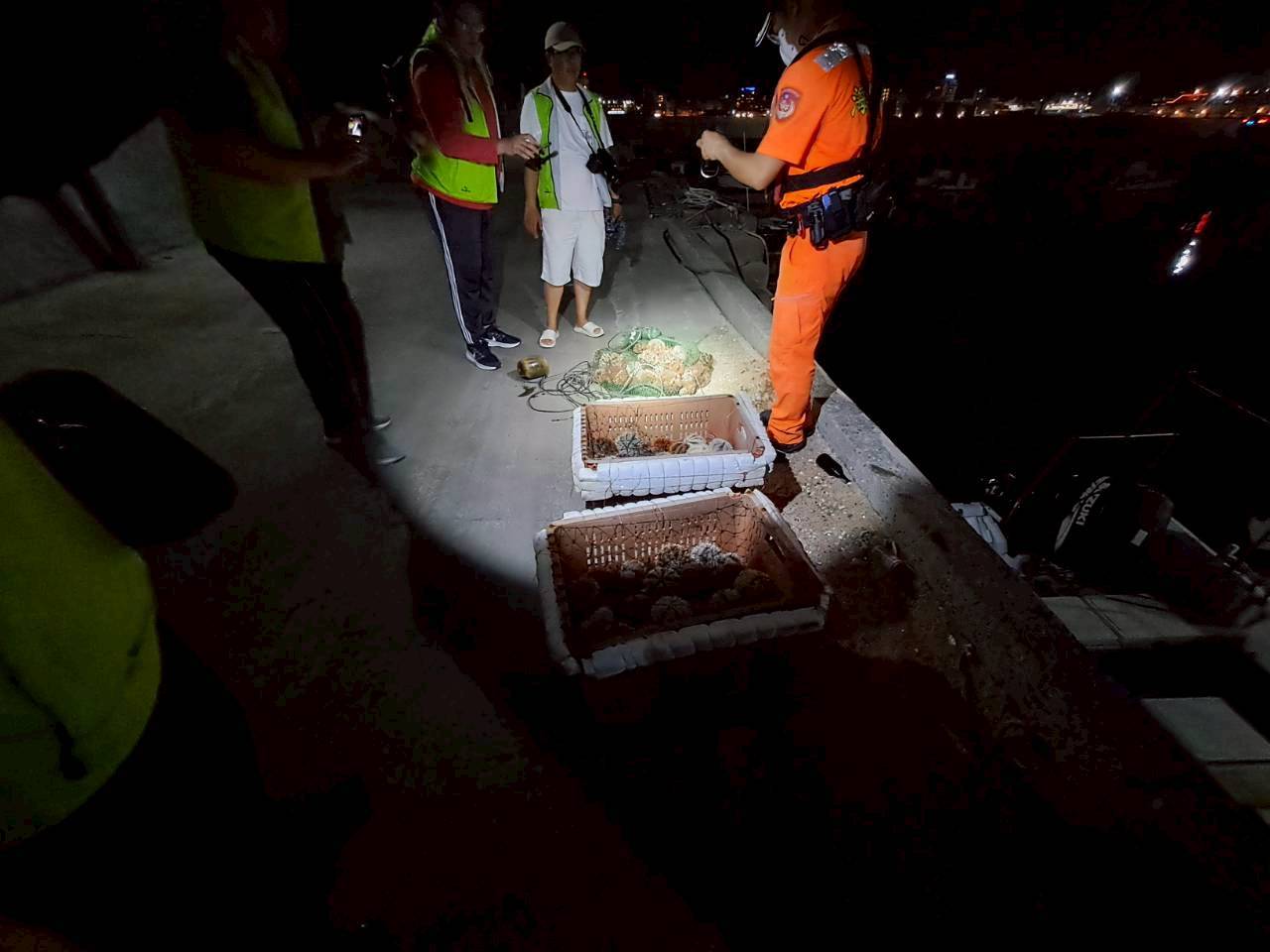 海保署攜手澎湖區漁會　成功查獲違法採捕馬糞海膽