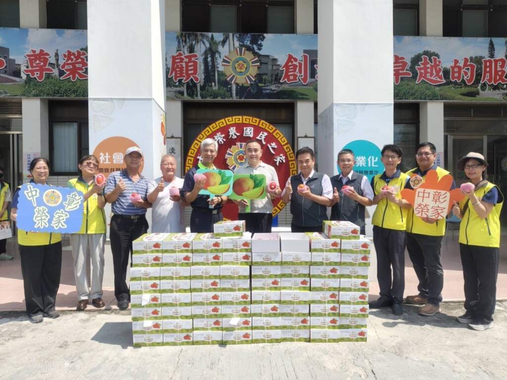 ▲欣林天然氣公司採購芒果送暖中彰榮家,支關懷榮民長輩傳遞社會溫情。(圖/中彰榮家提供)