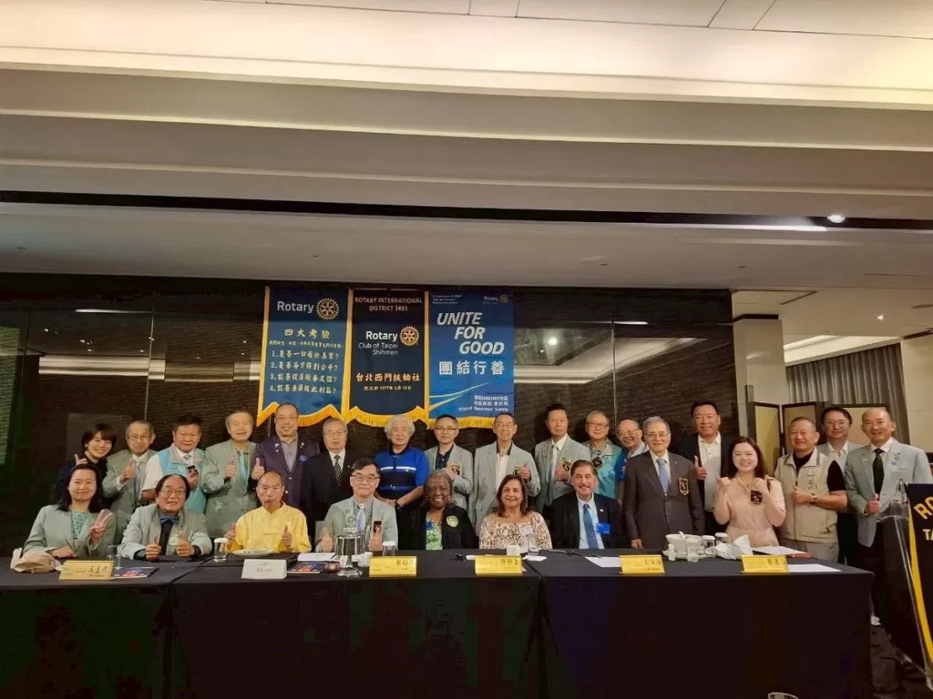 台北西門社社員於2324次例會於「知命掌運!流年觀」演講後共同合影。