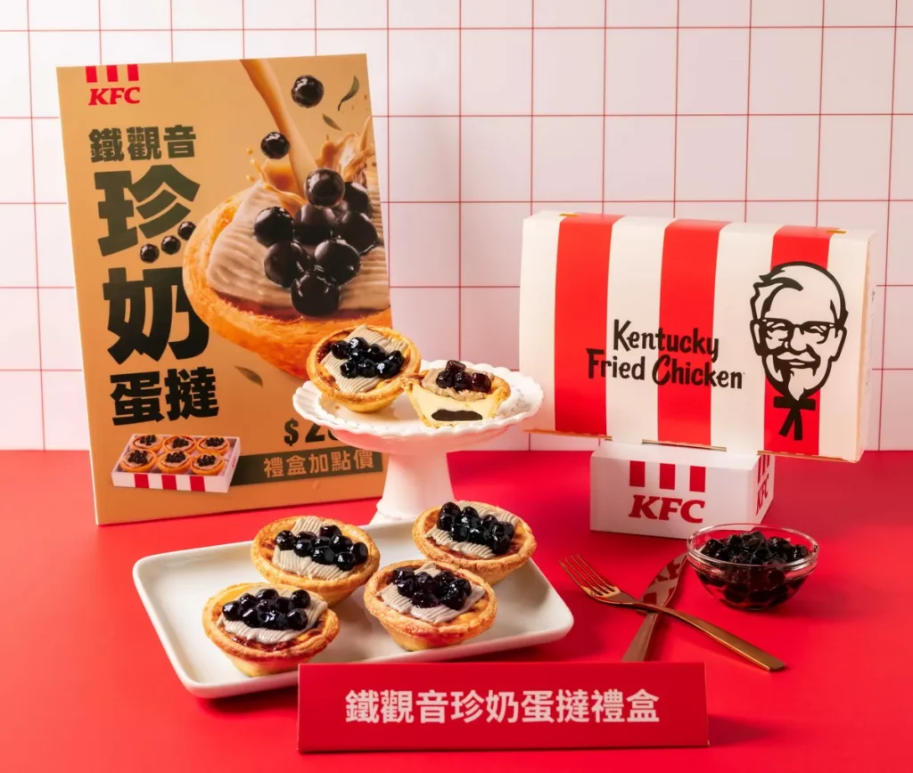 肯德基同步推出「鐵觀音珍奶蛋撻禮盒」,無論是辦公室午後揪團開吃、親友週末聚會,還是跟室友追劇聊天時的嘴饞時刻,鐵觀音珍奶蛋撻傳遞開來,就能同時滿足所有人想喝手搖又想吃甜點的胃。