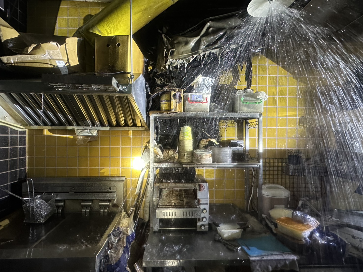 桃園車站餐飲店傳火警 自動灑水設備阻火勢延燒 S 5922820