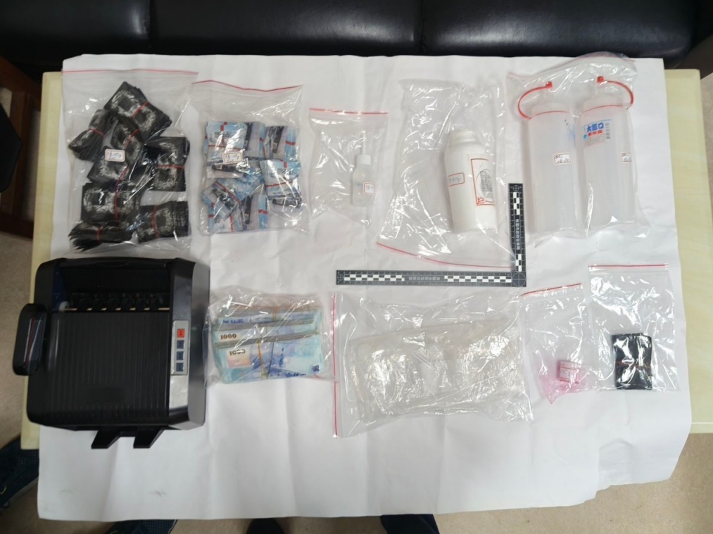 中壢、平鎮警強勢攻堅毒品分裝場 44歲男全裸狼狽落網 S 25141807 0