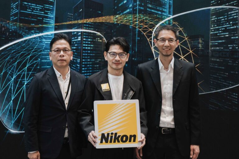 左起-依視路陸遜梯卡品牌鏡片事業部 台灣總經理 Kevin、Nikon鏡片代言人阿Ken、依視路陸遜梯卡台灣及香港 專業視覺健康總經理 Peter 。(圖/業者 提供)