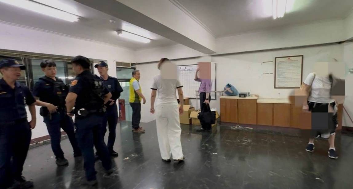 老牌成衣廠廠房遭法拍強制點交爆插曲 男子亂入被「請出」 - https://www.watchmedia01.com