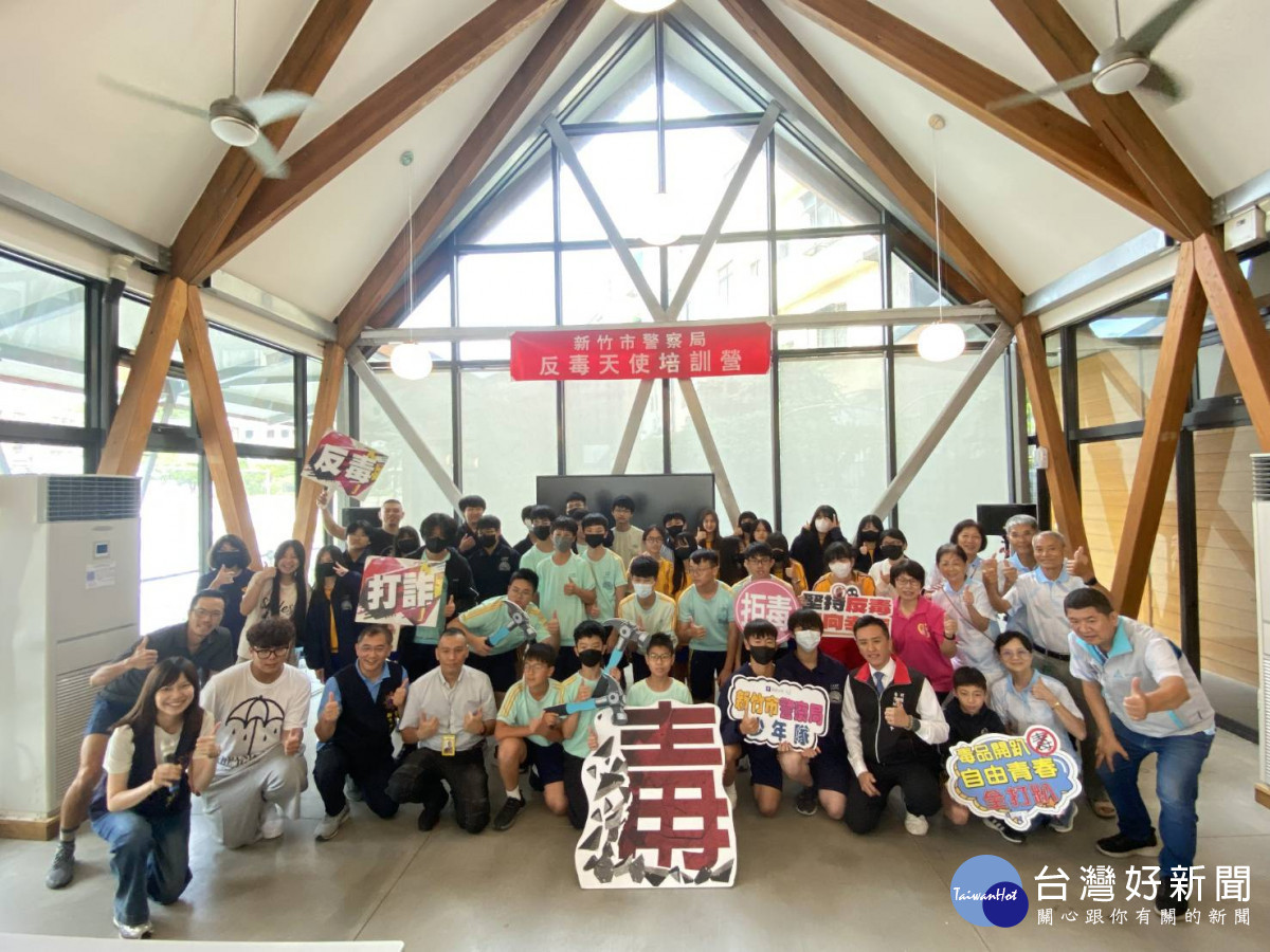 竹市警提升青少年法治觀念與自我保護意識，陪伴青少年度過安全、健康又充實的暑假。