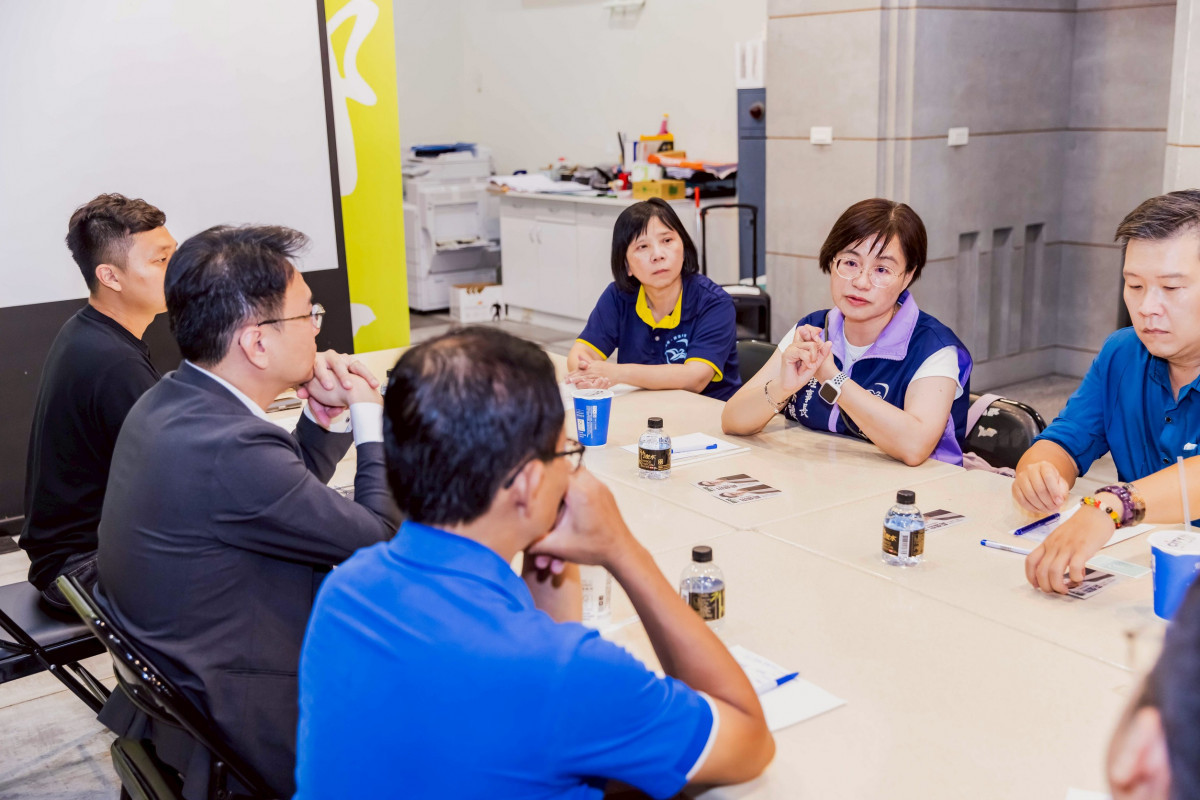 莊競程與新竹市議員曾資程、劉康彥及市議員參選人曾翰揚，拜會新竹市教師會及新竹市教師職業工會團隊。