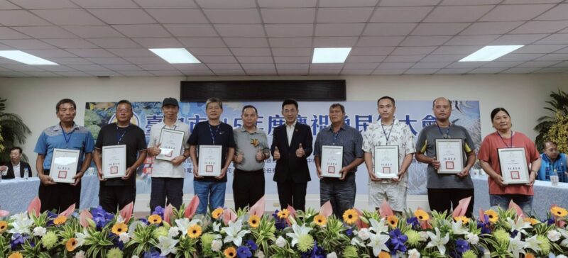 ▲ 立法院副院長江啟臣（圖右五）與臺中區漁會總幹事趙朝森（圖左五），共同表揚模範漁民合影。（圖／記者游穎達攝）
