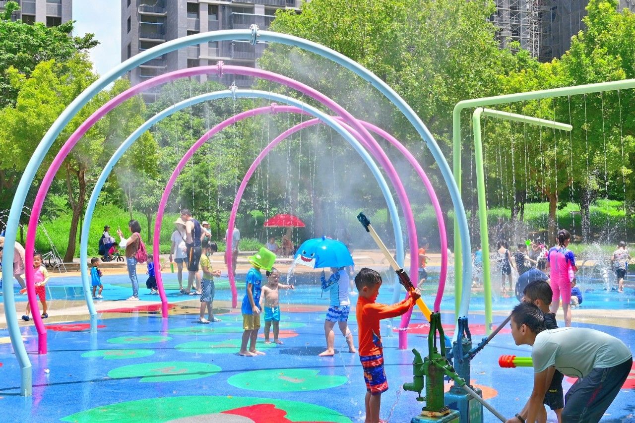 水槍、水幕、隧道噴泉一次滿足！　台中中科戲水區免門票玩到8月底
