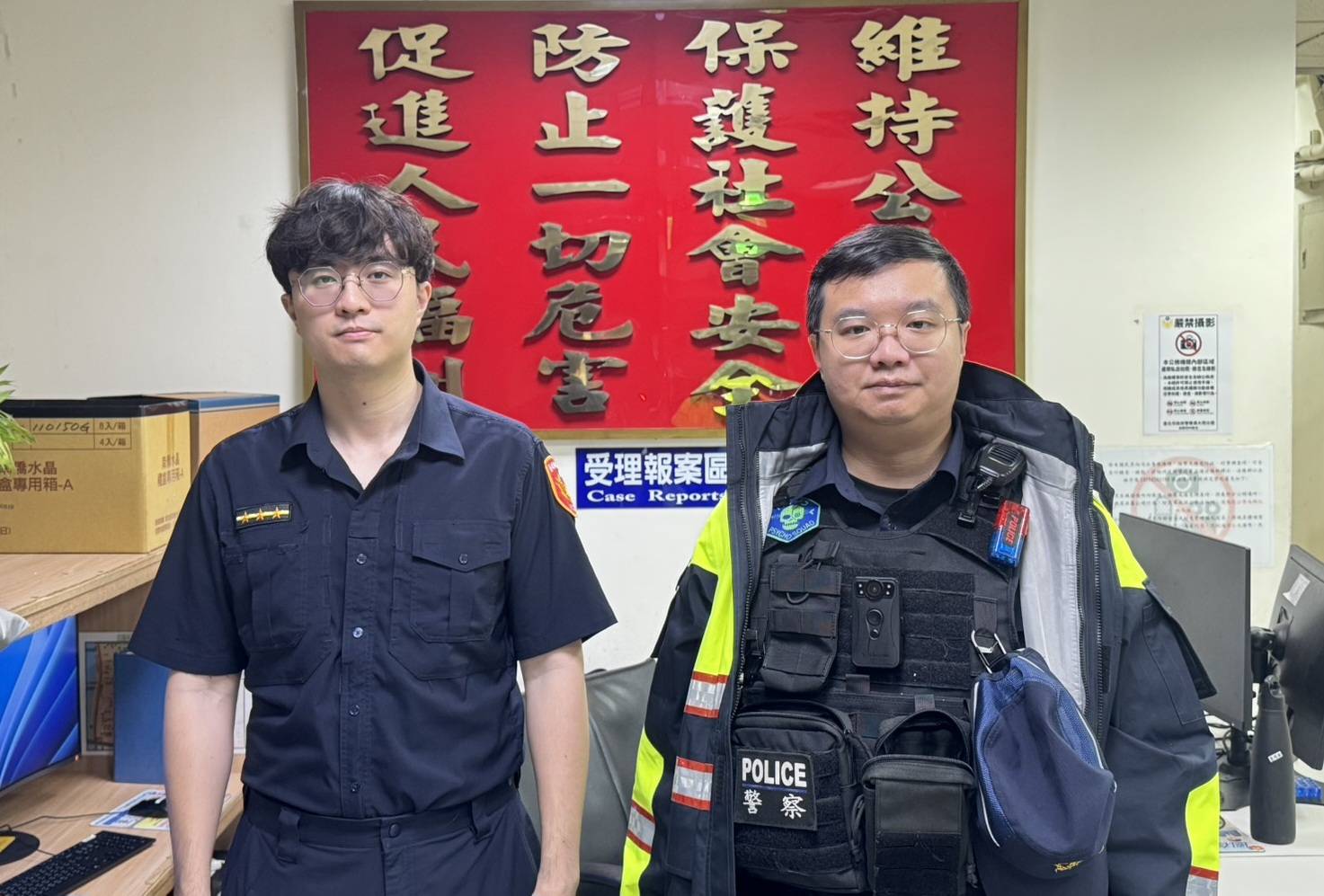 大同分局民族路派出所警員許郡展(右)、林家瑞(左)。(圖/記者 戴昱弘翻攝)