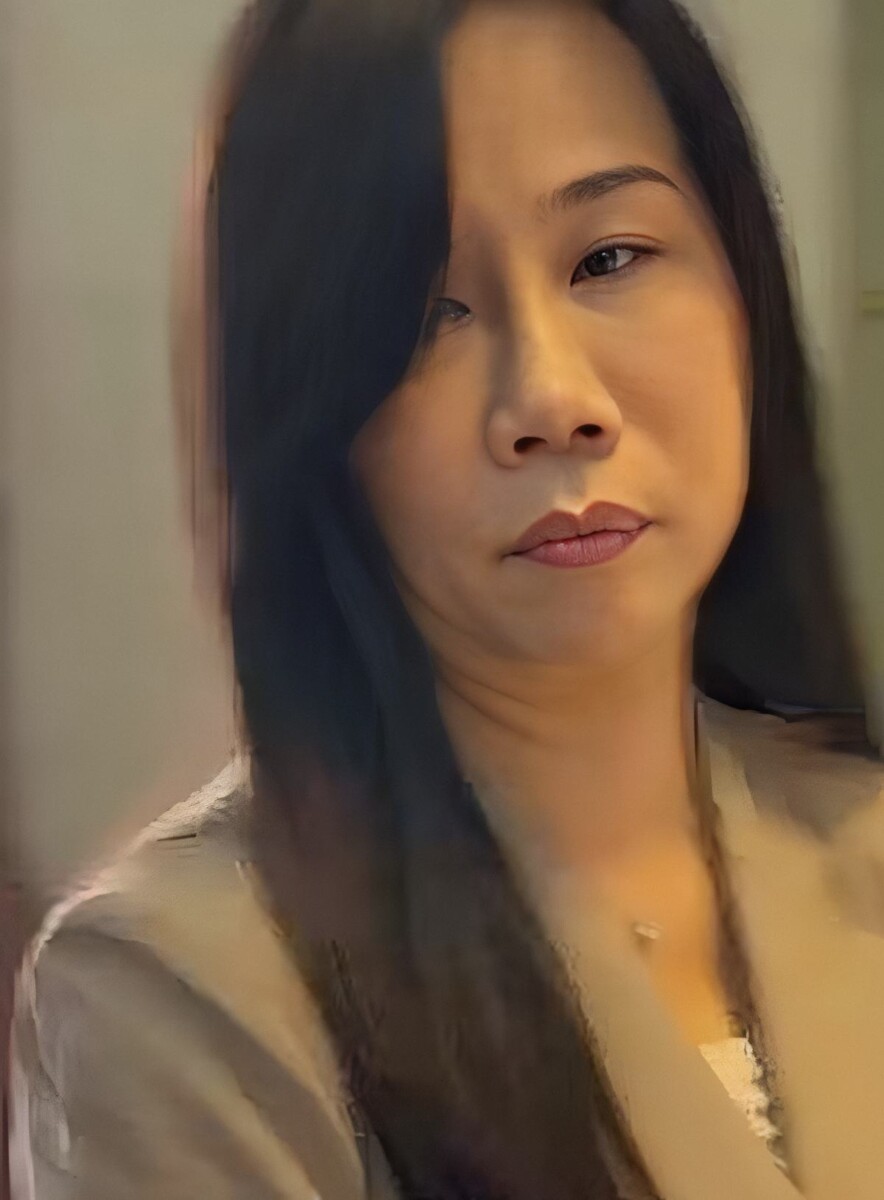 立委萬美玲日前在立法院被記者提起其子霸凌他人事件時，不發一語在態度上更是非常冷漠和囂張跋扈。(影像自抖音社群網站)。