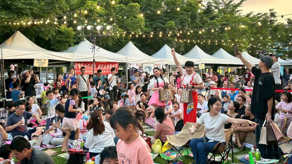 ▲親子共遊草地夏日。
