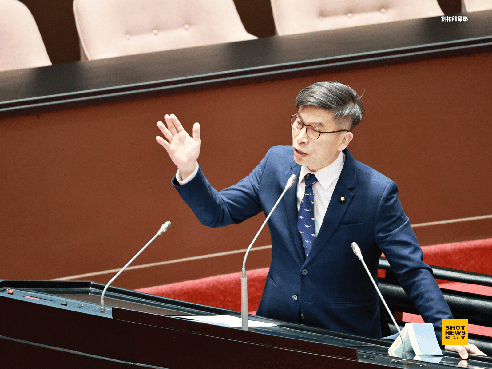 立法委員鍾佳濱說,政府支持無人載具產業,初期一定要用力推一把,但不能永遠當保姆。(劉祐龍攝影)