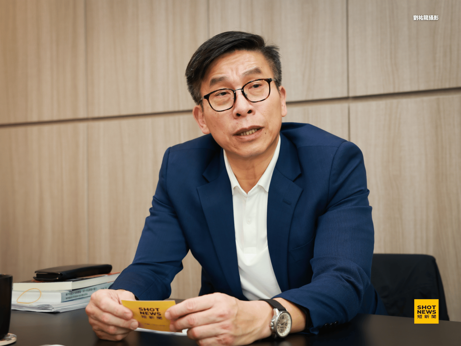 鍾佳濱語重心長的說,台灣沒有哪個產業是屬於哪個黨派的,各個政黨應該在公共政策上予以扶持,這是大家應該做的事情,而不是用黨派利益來計算。