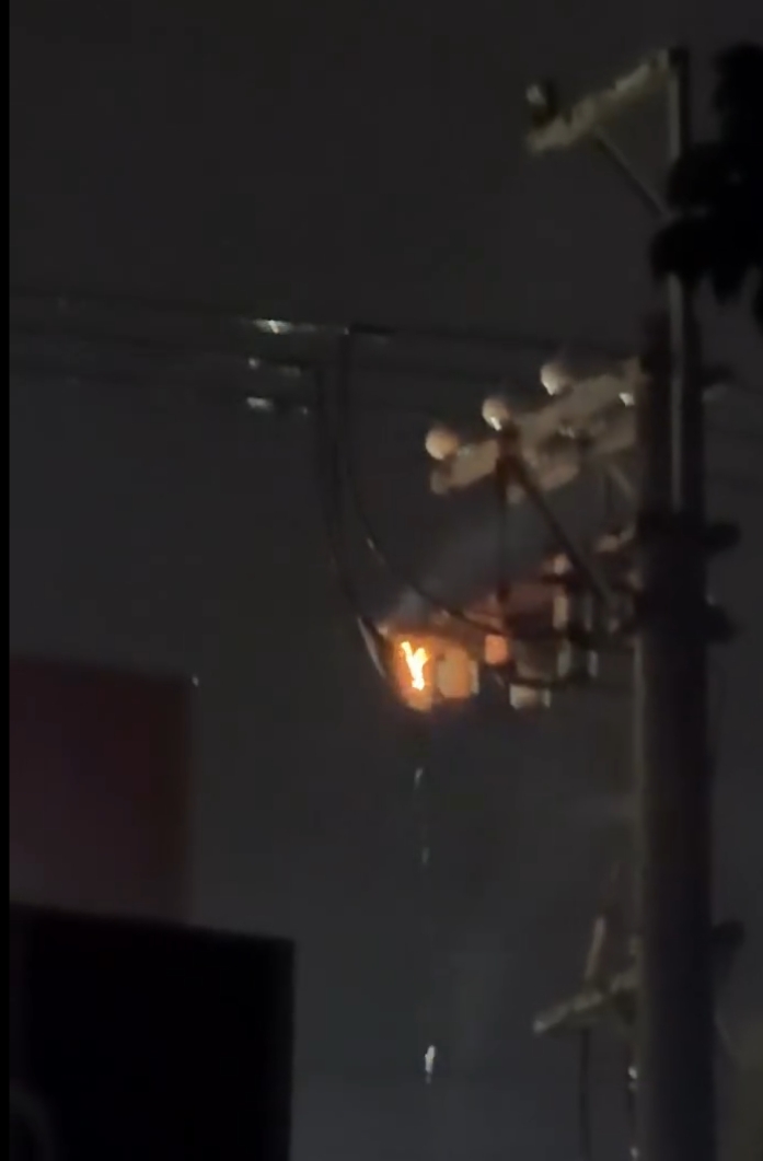 【有片】中壢電桿深夜爆炸突冒強光!釀2304戶停電近2小時 1783129137163 0