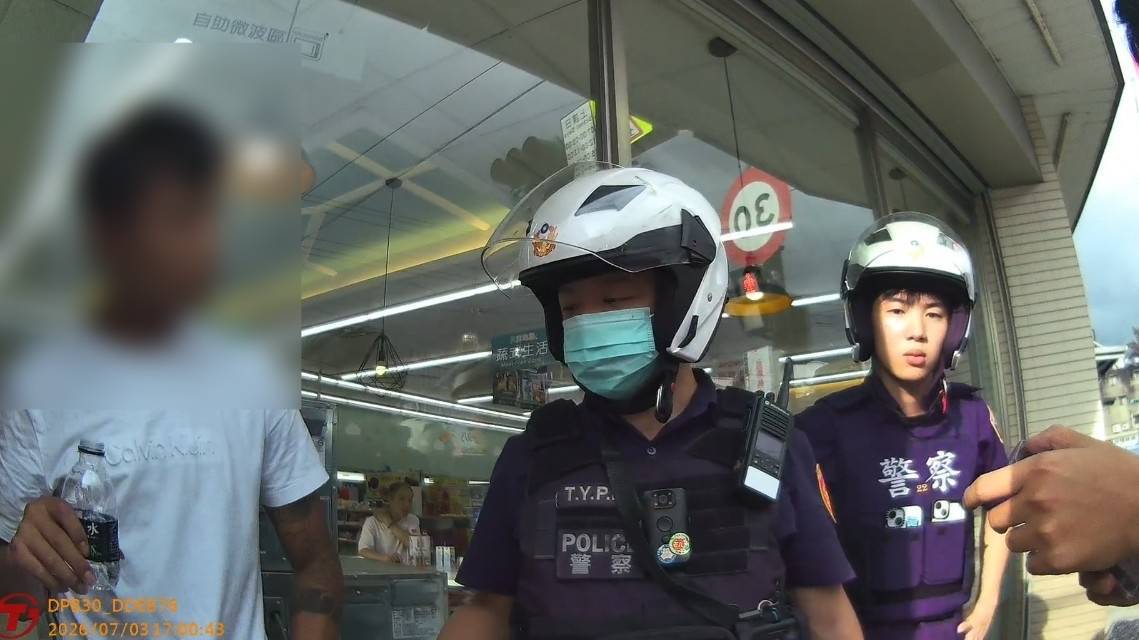 又是毒駕!平鎮男騎車搖晃遭警攔 篩出大麻陽性、查獲喪屍菸彈 924606 0