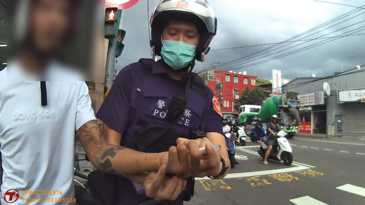 又是毒駕!平鎮男騎車搖晃遭警攔 篩出大麻陽性、查獲喪屍菸彈 924605 0