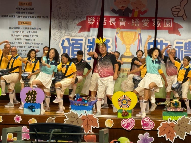 ▲由榮家住民組成、曾榮獲全國競賽冠軍的非洲鼓隊揭開序幕。