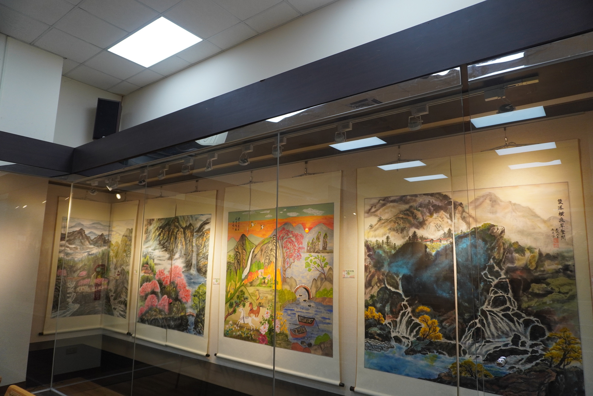 退休後更精彩!長青學苑水墨聯展 用畫筆寫下人生故事 - https://www.watchmedia01.com