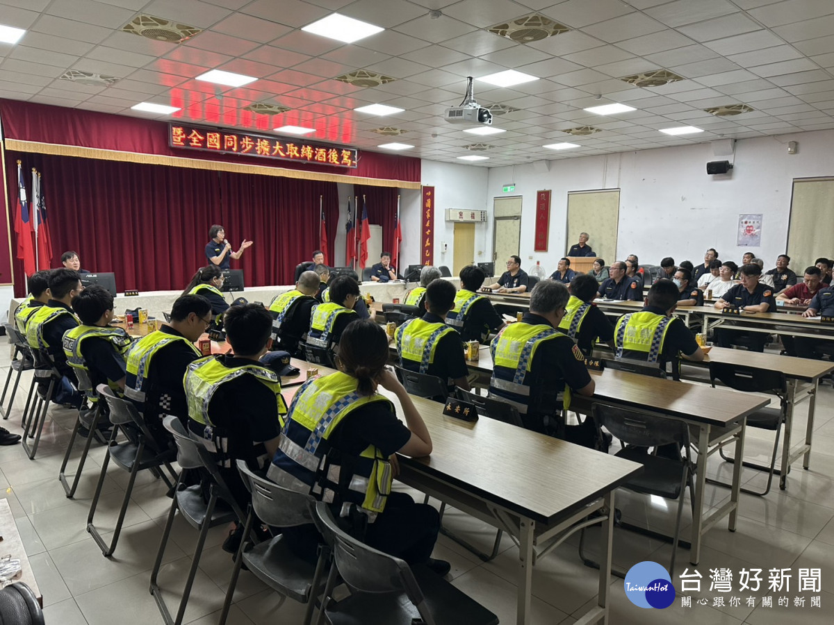 楊梅分局執行青春專案擴大臨檢勤務，全力守護青少年暑期安全。