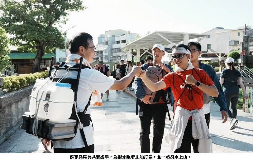可能是一或多人和文字的圖像
