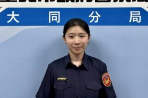 路倒返家 奶奶迷路獨坐在街頭 大同甜美警花暖心助回家 43 %E6%9E%97%E5%BA%AD%E8%90%B1