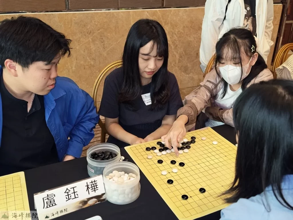 女選手賽後熱烈討論