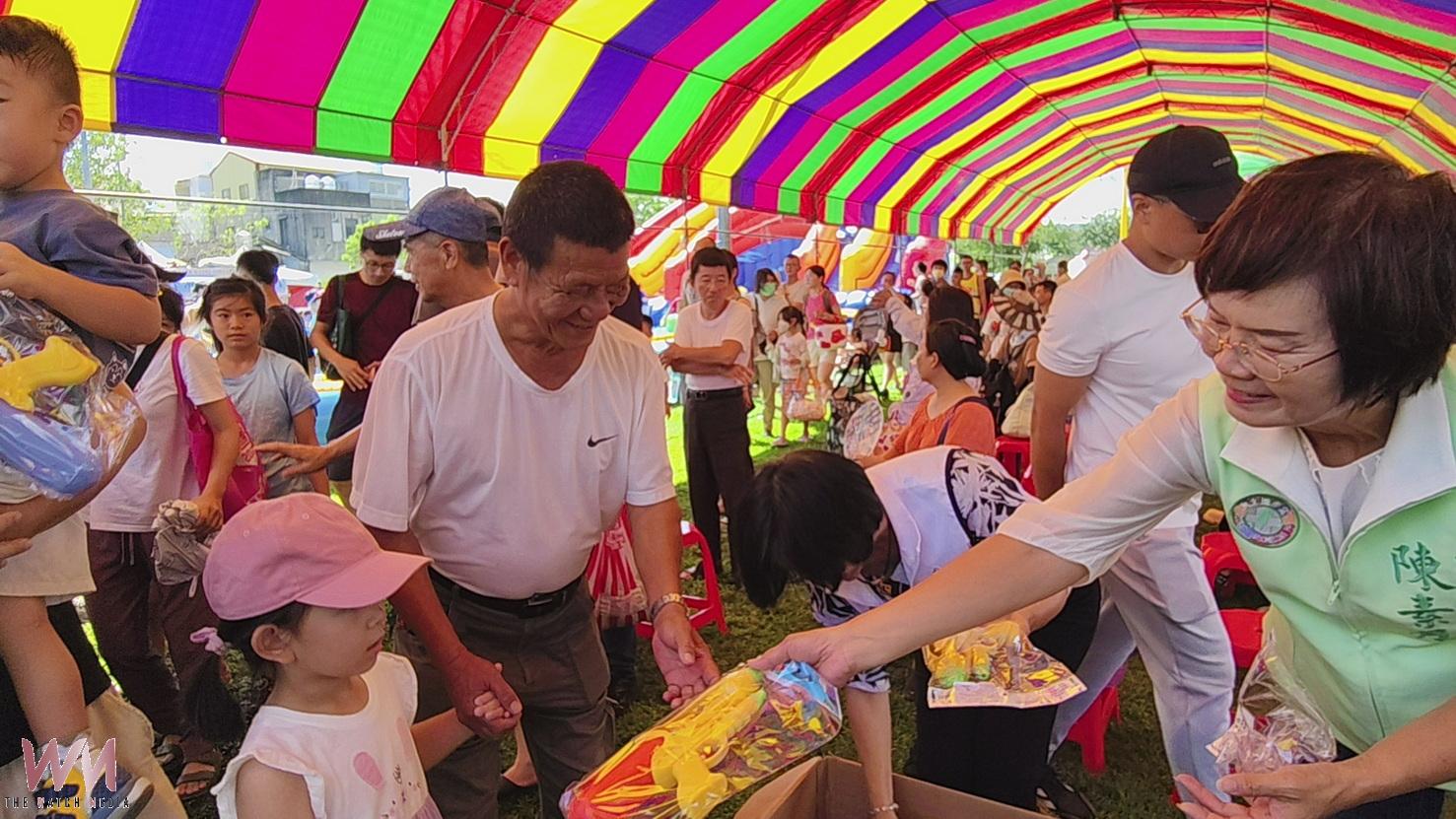 (有影片)/社頭里樂公園夏日玩水派對 「濕背秀」清涼開戰 - https://www.watchmedia01.com