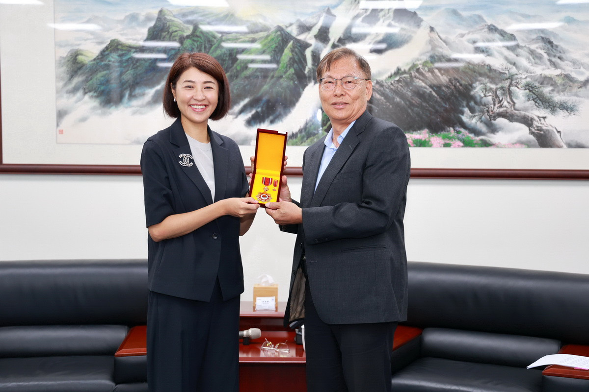 施東憲副處長服務公職逾41年可敬可佩。(南投縣府提供)