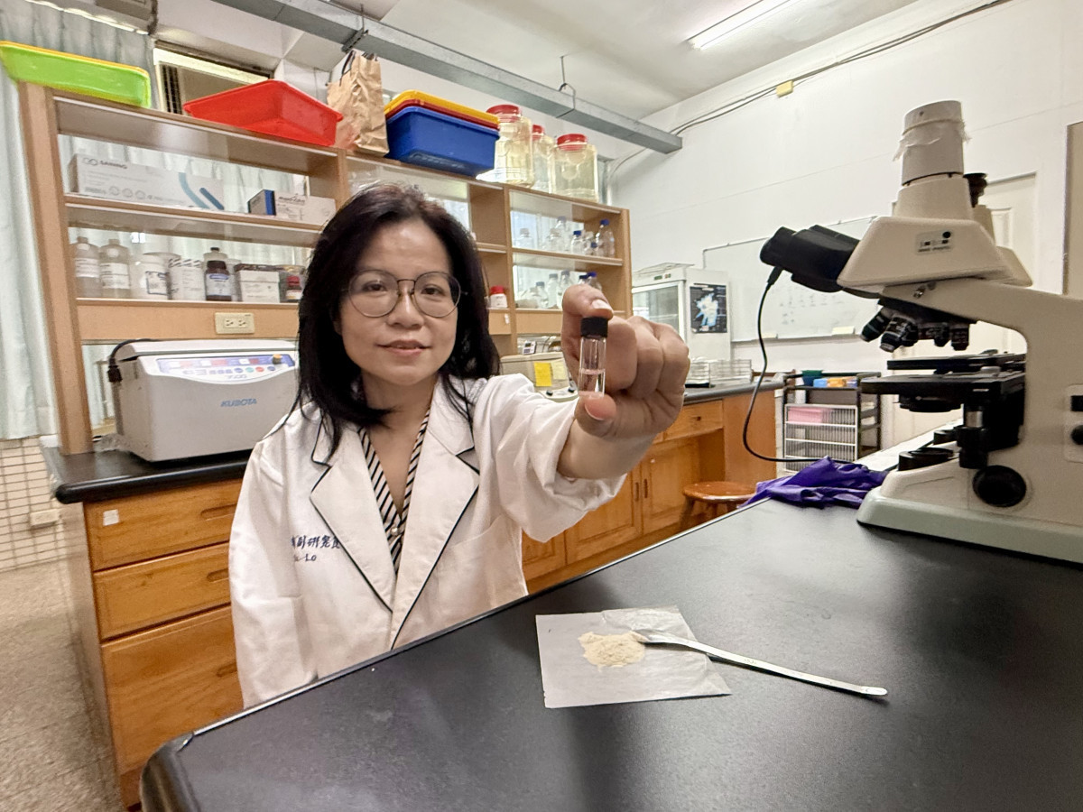 食科系教授羅婉瑜帶領研究團隊研發「智能奈米水膠」，改善糖尿病傷口截肢困境。