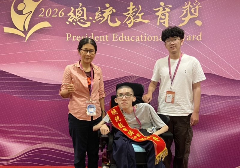 北上接受總統教育獎表揚 展望會服務兒童建安逆境中綻放生命光芒