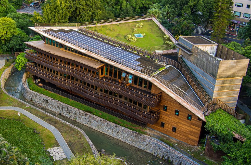 1 2北投溫泉博物館與臺北市立圖書館北投分館空拍影像 （ 圖／台北旅遊網）