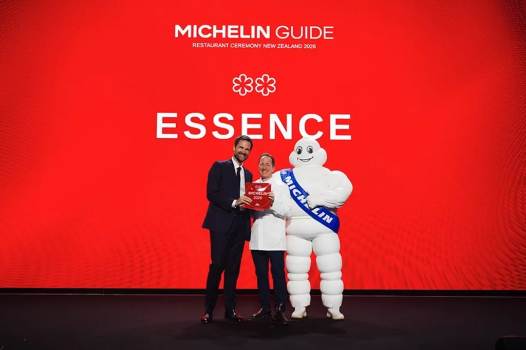 皇后鎮餐廳 Essence 獲《米其林指南》二星肯定，行政主廚 Paul Froggatt 將這份榮耀獻給每一位走進廚房的人