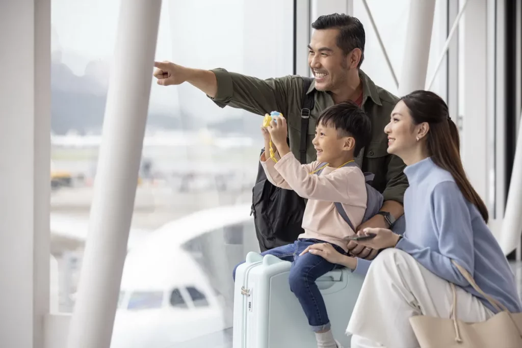 國泰航空提供完善的家庭友善服務，讓親子旅客從啟程開始便能享受輕鬆愉快的旅程。