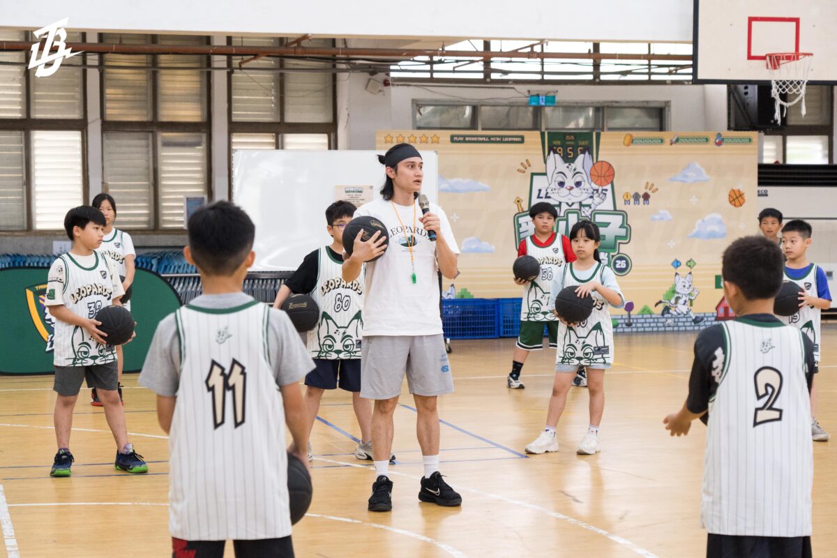 桃園台啤永豐雲豹夏令營掀籃球熱 球星親授課培育幼苗 454578978 4