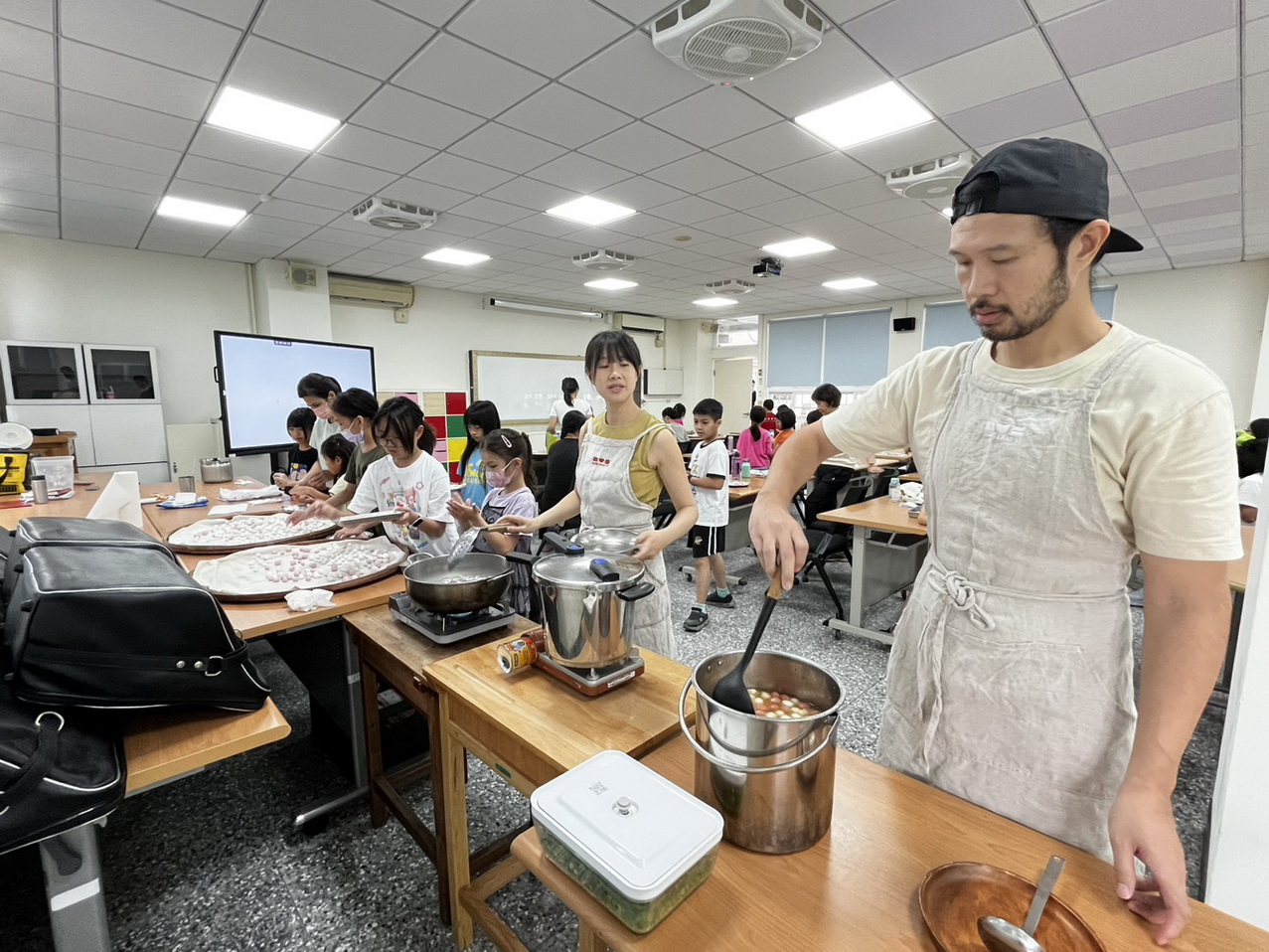 桃園龍安國小親子搓湯圓 傳承米食文化 - https://www.watchmedia01.com