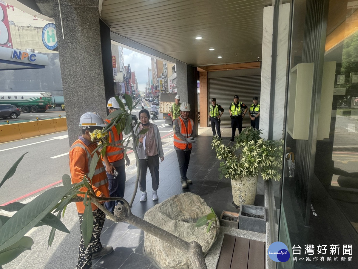 竹市府啟動巨城周邊「清道專案」。