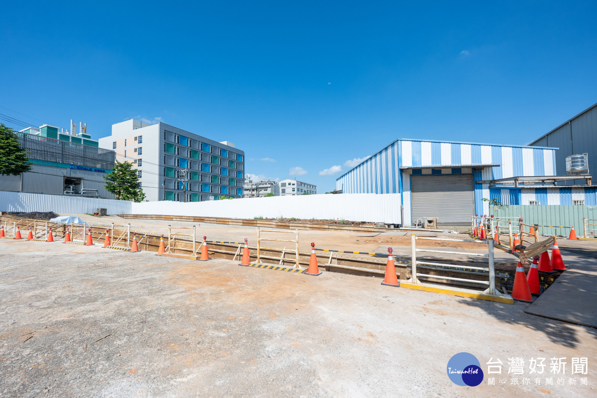 本案工程道路長度約為72 公尺、寬度15公尺。<br /><br /> <br /><br />