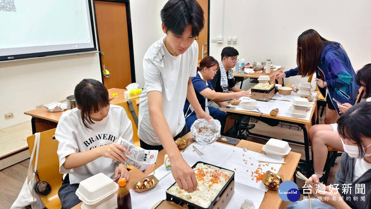 同學們親手製作章魚燒