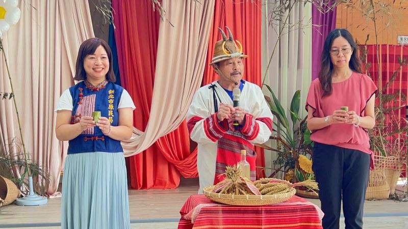 《圖說》第一梯次德拉楠實驗小學辦理始業祈福儀式，展開4天3夜的學習旅程。〈原民局提供〉
