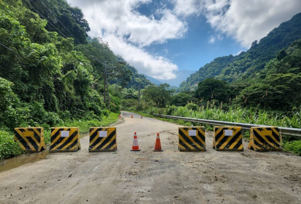 強颱巴威逼近山區警戒 中市府提前管制雪山坑、巨人之手路段 46 %E5%BC%B7%E9%A2%B1%E5%B7%B4%E5%A8%81%E9%80%BC%E8%BF%91%E5%B1%B1%E5%8D%80%E8%AD%A6%E6%88%92%E5%8D%87%E7%B4%9A %E4%B8%AD%E5%B8%82%E5%BA%9C%E6%8F%90%E5%89%8D%E7%AE%A1%E5%88%B6%E9%9B%AA%E5%B1%B1%E5%9D%91 %E5%B7%A8%E4%BA%BA%E4%B9%8B%E6%89%8B %E7%B1%B2%E6%B0%91%E7%9C%BE%E5%8B%BF%E5%86%92%E9%9A%AA%E5%85%A5%E5%B1%B1