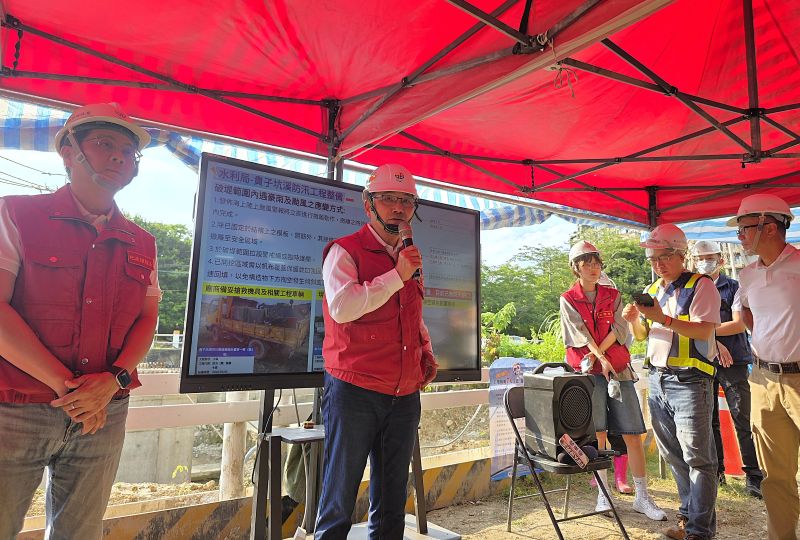 侯友宜視察塭仔圳建設 4號橋與土地整合同步推進 62 《圖說》市長侯友宜今日視察塭仔圳四號橋工程進度。〈地政局提供〉