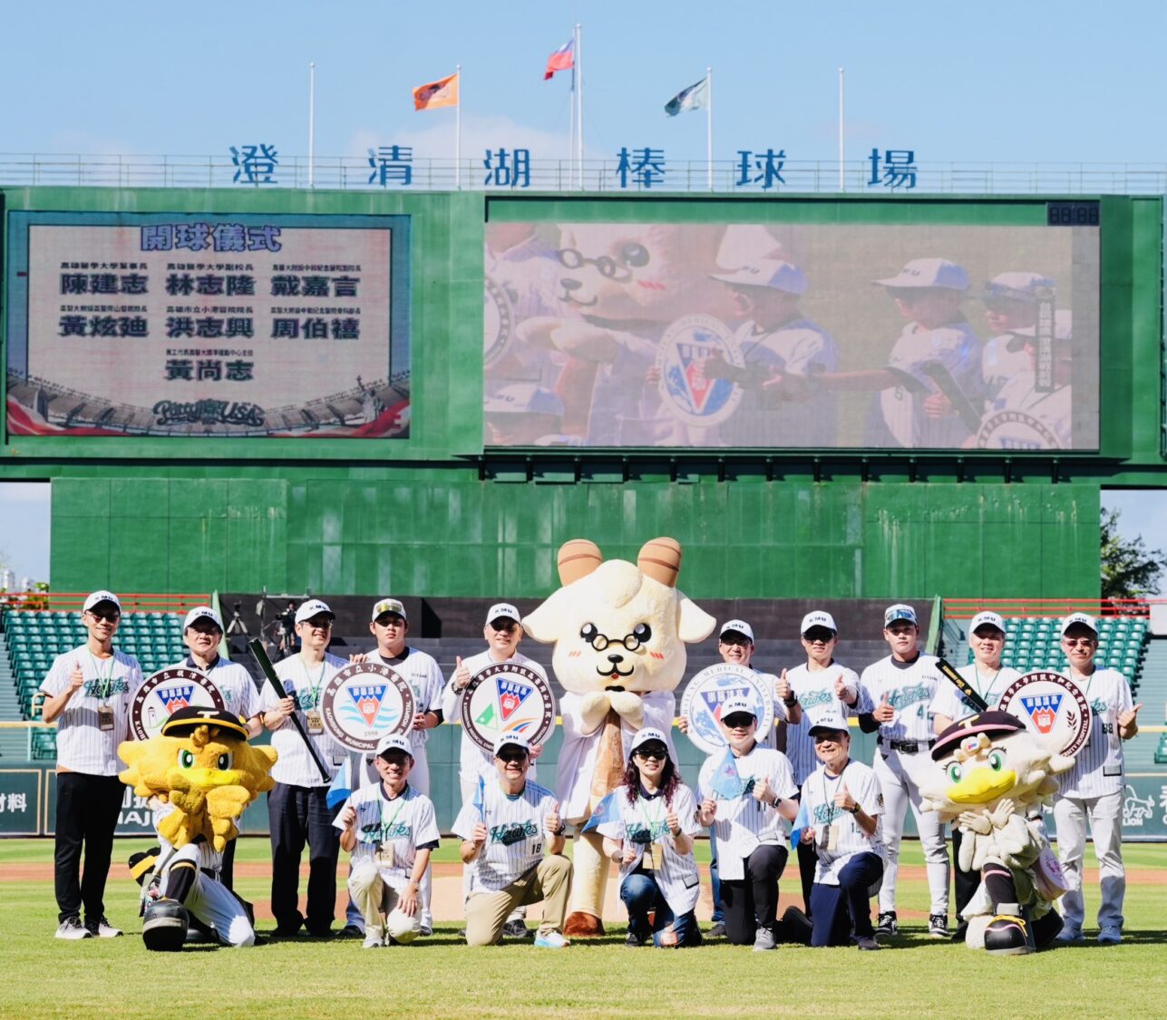 創紀錄!高醫體系首辦棒球家庭日 1700人齊聚寫下台鋼雄鷹主場單一體系進場最高紀錄